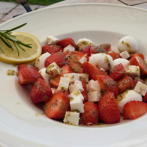 Erdbeer-Käse-Salat