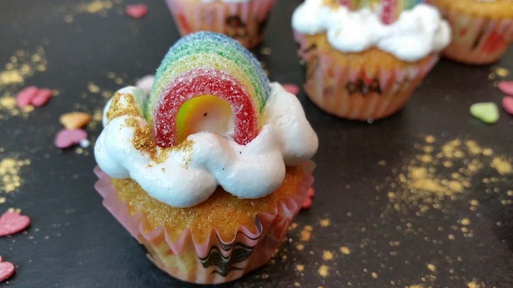 Rainbow Regenbogen Cupcakes mit Haribo Miami